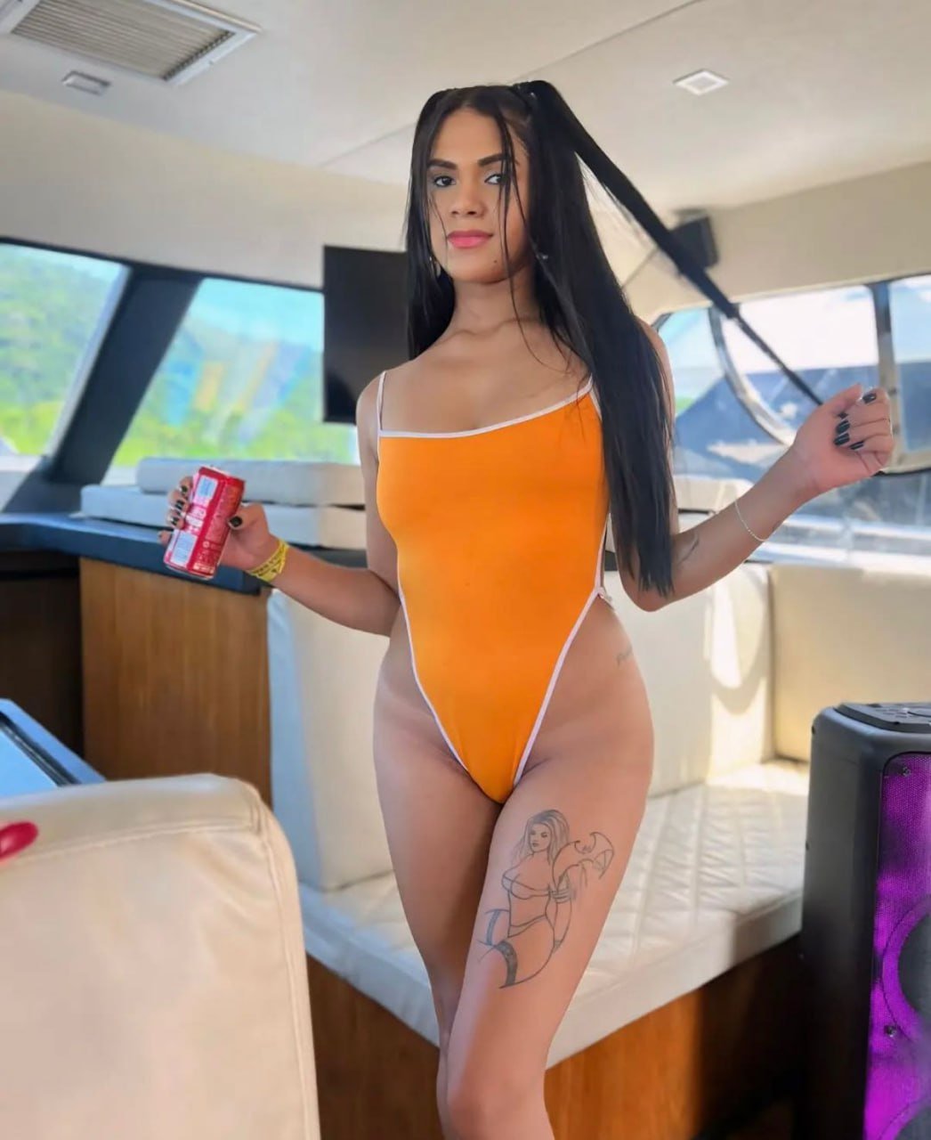Model Nina