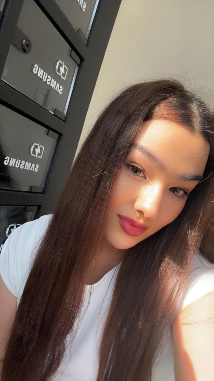 Model Leah